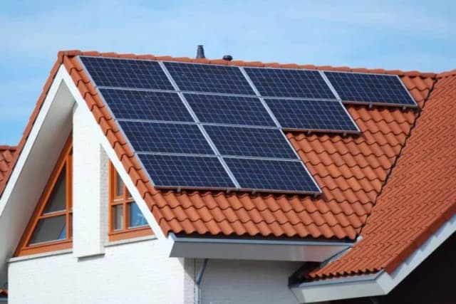 Ile energii dziennie produkuje fotowoltaika 6 kW? Sprawdź, czy to się opłaca! Ile energii dziennie produkuje fotowoltaika 6 kW? Sprawdź, czy to się opłaca!